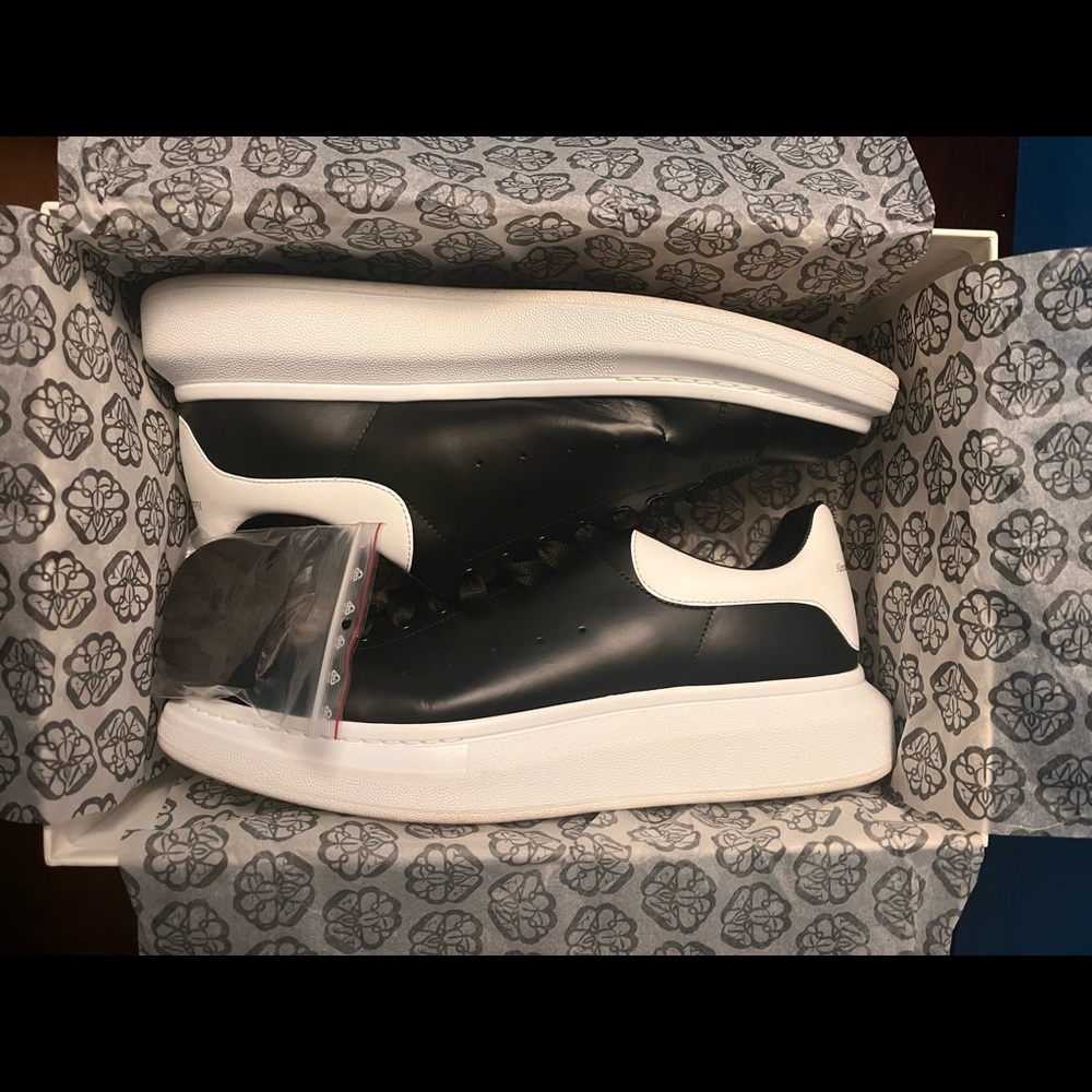 Alexander Mcqueens, Black/White. There ain’t no more of these colorways made.